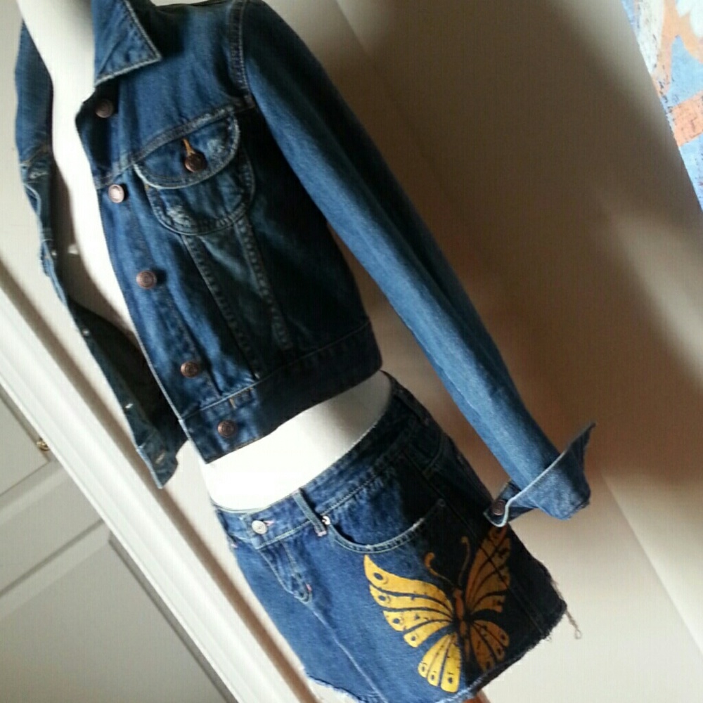 Butterfly disrressed jean skirt size 5